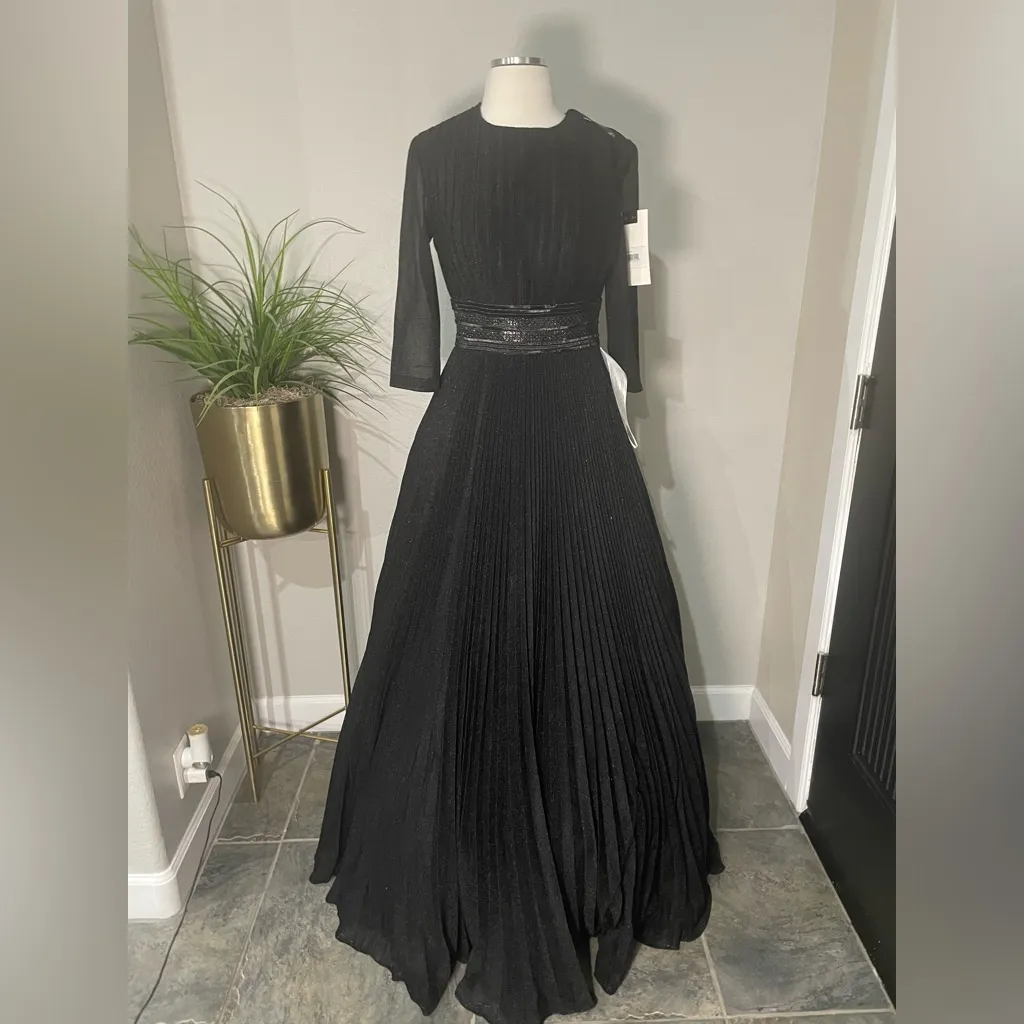NWT Mac Duggal Shimmering
Pleated‎ A-Line Black Ballgown 30700 Black Size 6 $498 - Image 9