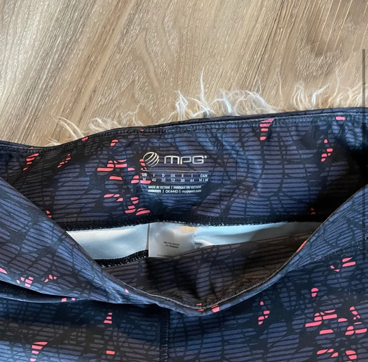 MPG Black Striped Capri Active Leggings - Image 4