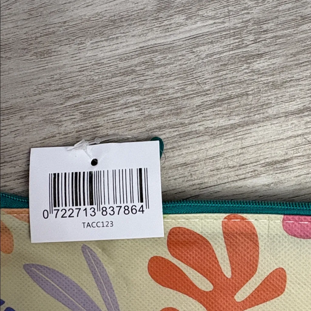 NWT Thrive Causemetics Pastel Multicolor Lightweight Zip Makeup Bag 5.75"x9.75" Green - Image 3