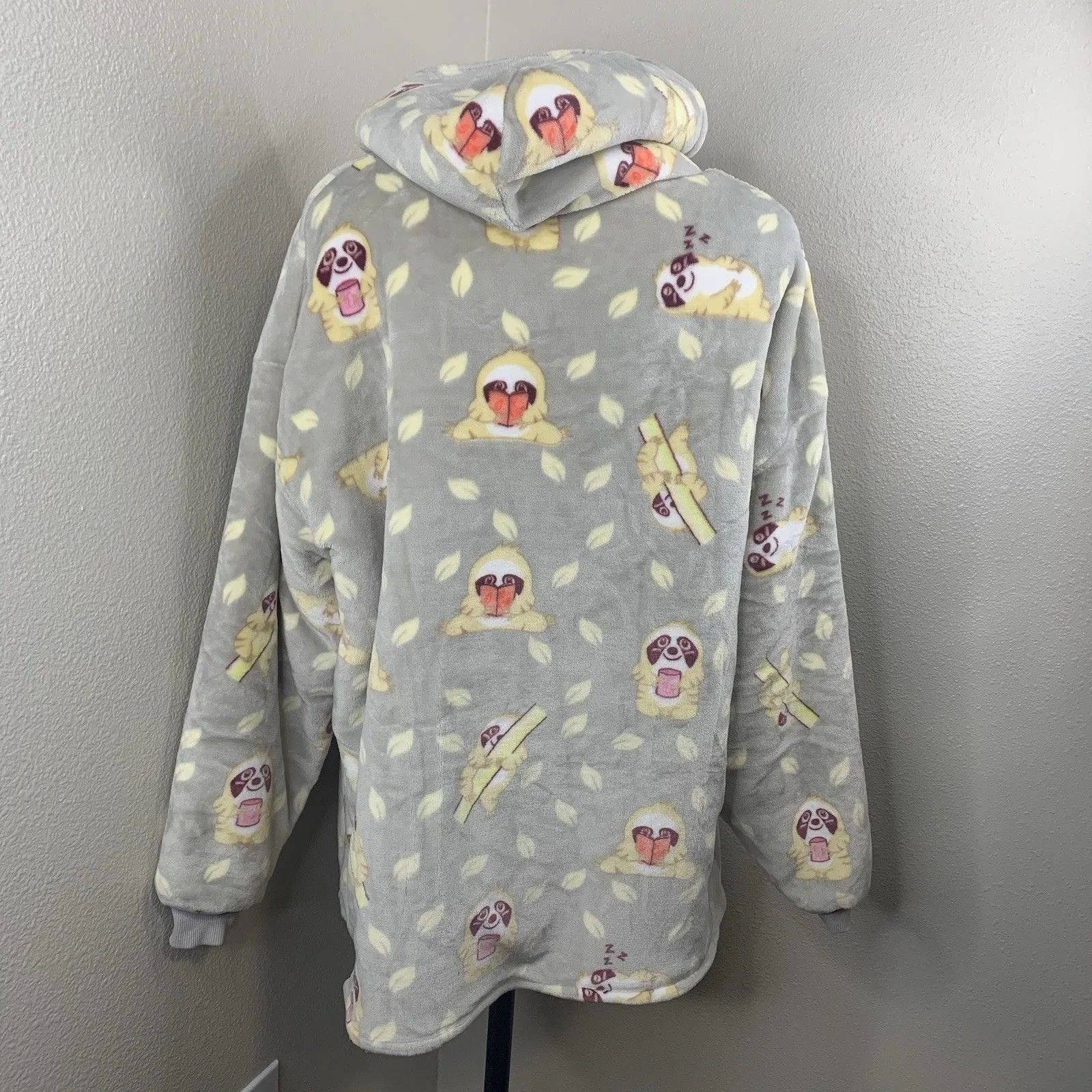 The Oodie Hooded Wearable Blanket Lounging Gray Sloth Pattern Sz OS 4 - Image 4