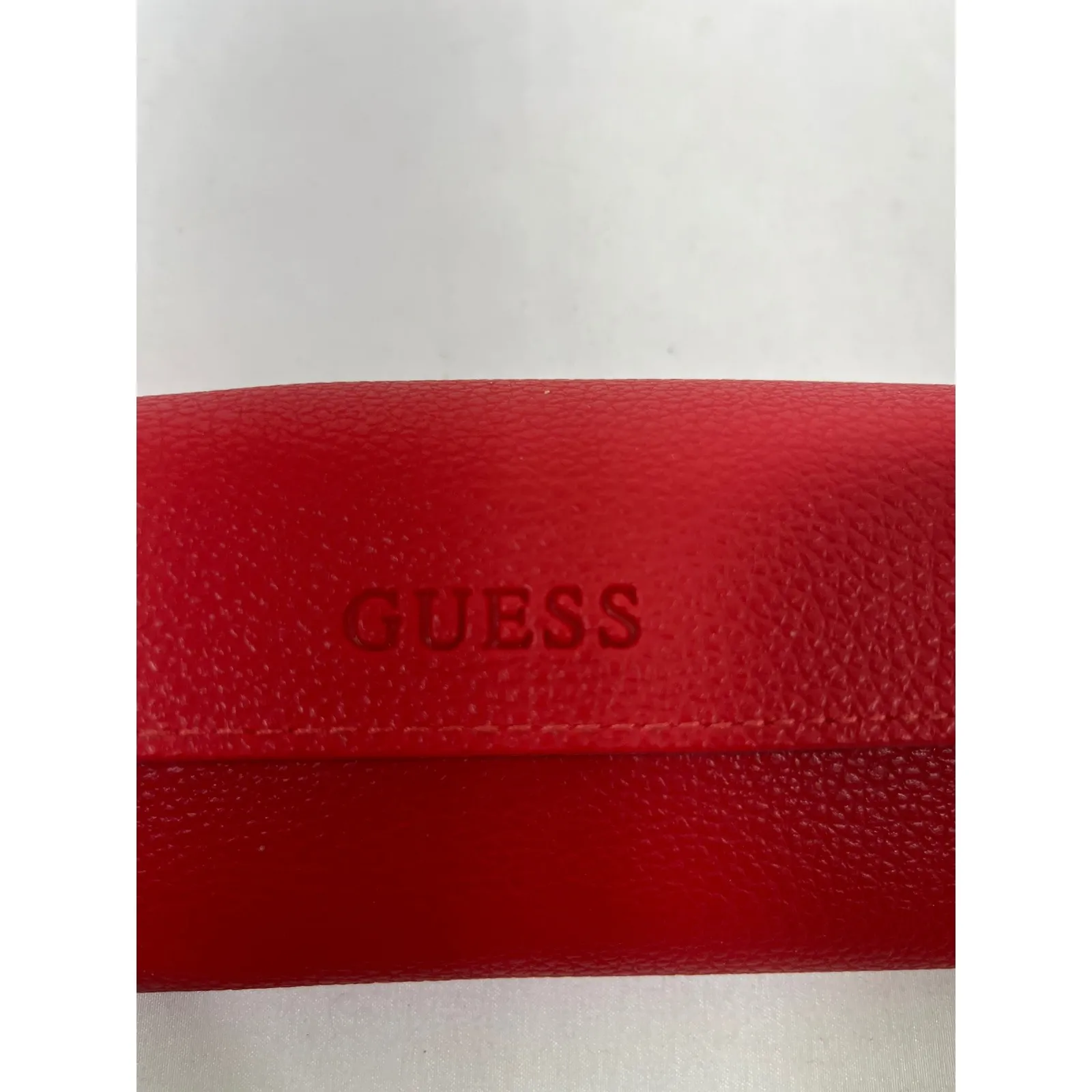 Guess Red Faux Leather Eyeglass Case Pouch Velvet Magnetic Snap Gold Closure - Image 2