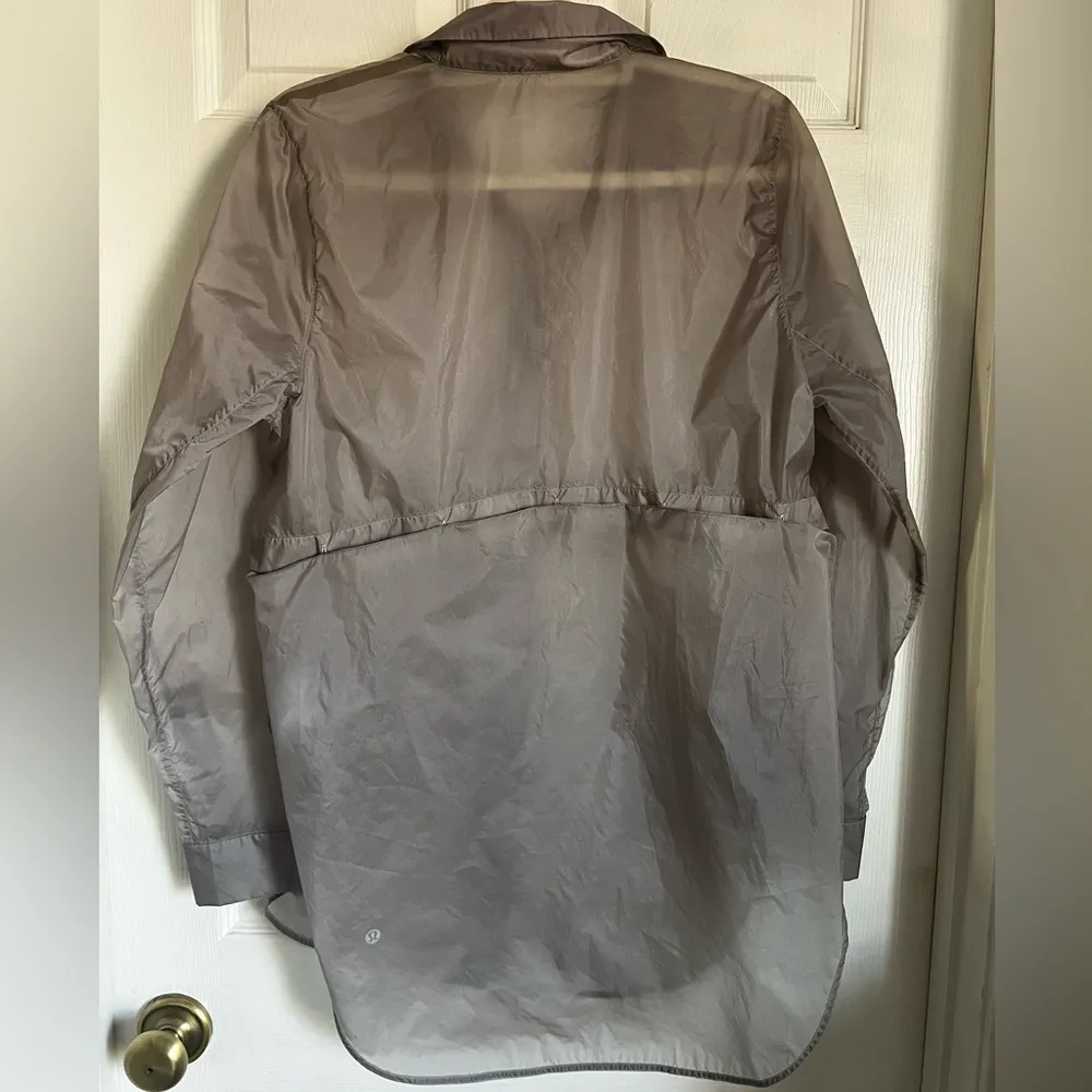 Lululemon Hazy Sky Shirt Jacket in Faint Mauve size 8 waterproof packable - Image 10