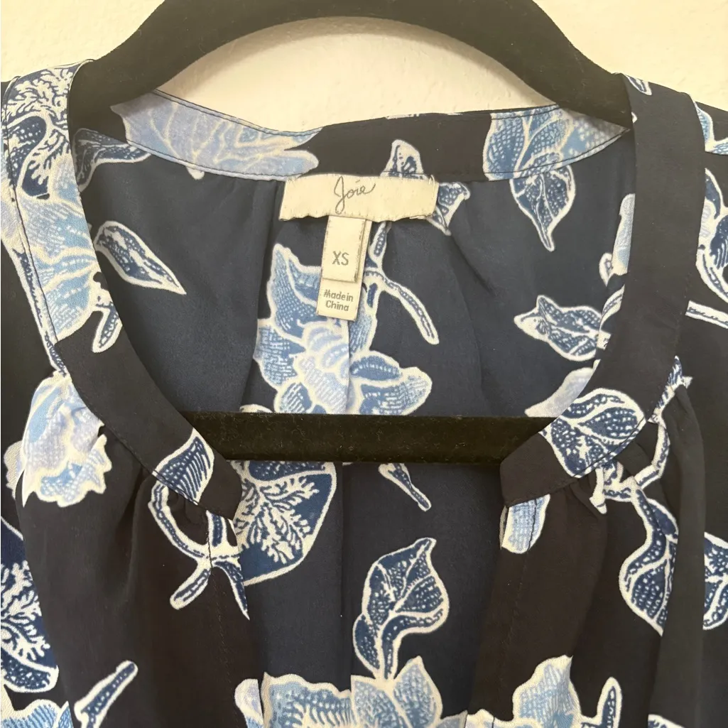 Joie Crisbell Floral Print Henley Silk V-Neck Top Midnight - Image 5