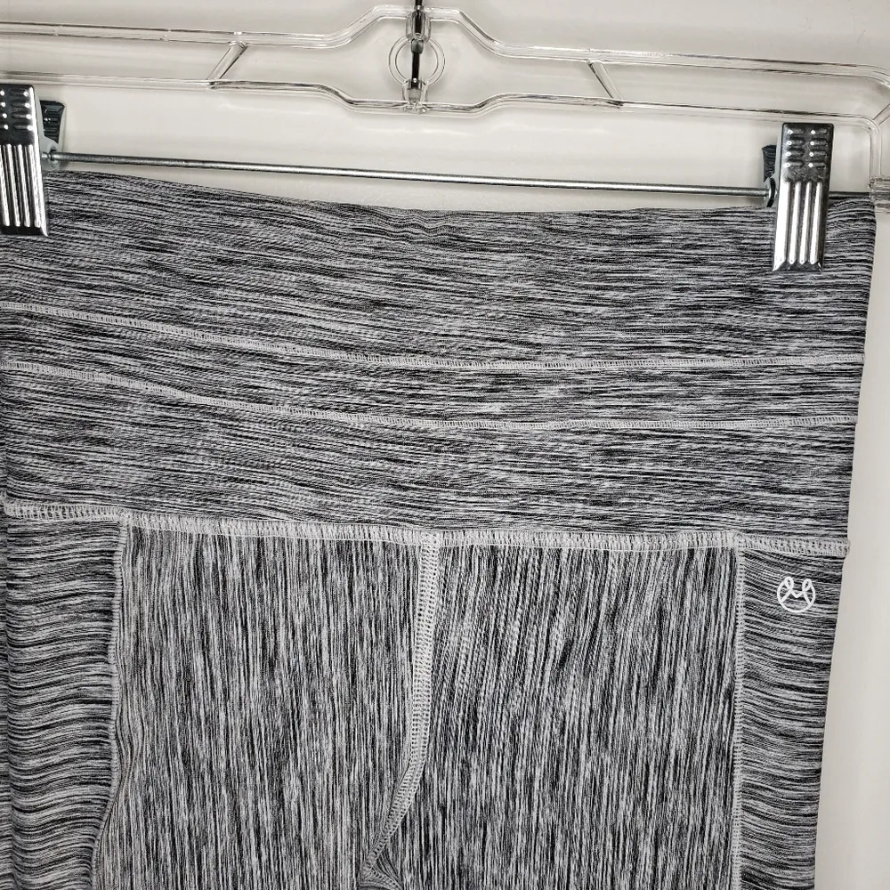 Maaji  Impulse High Rise Legging White/Black Activewear Workout Yoga Small - Image 4