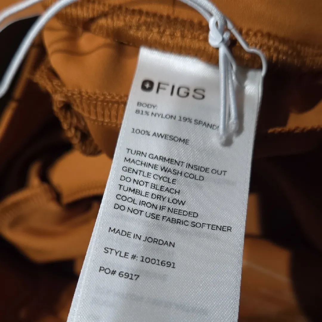 Figs Women's Tan Short Sleeve Scrub Top - Image 9