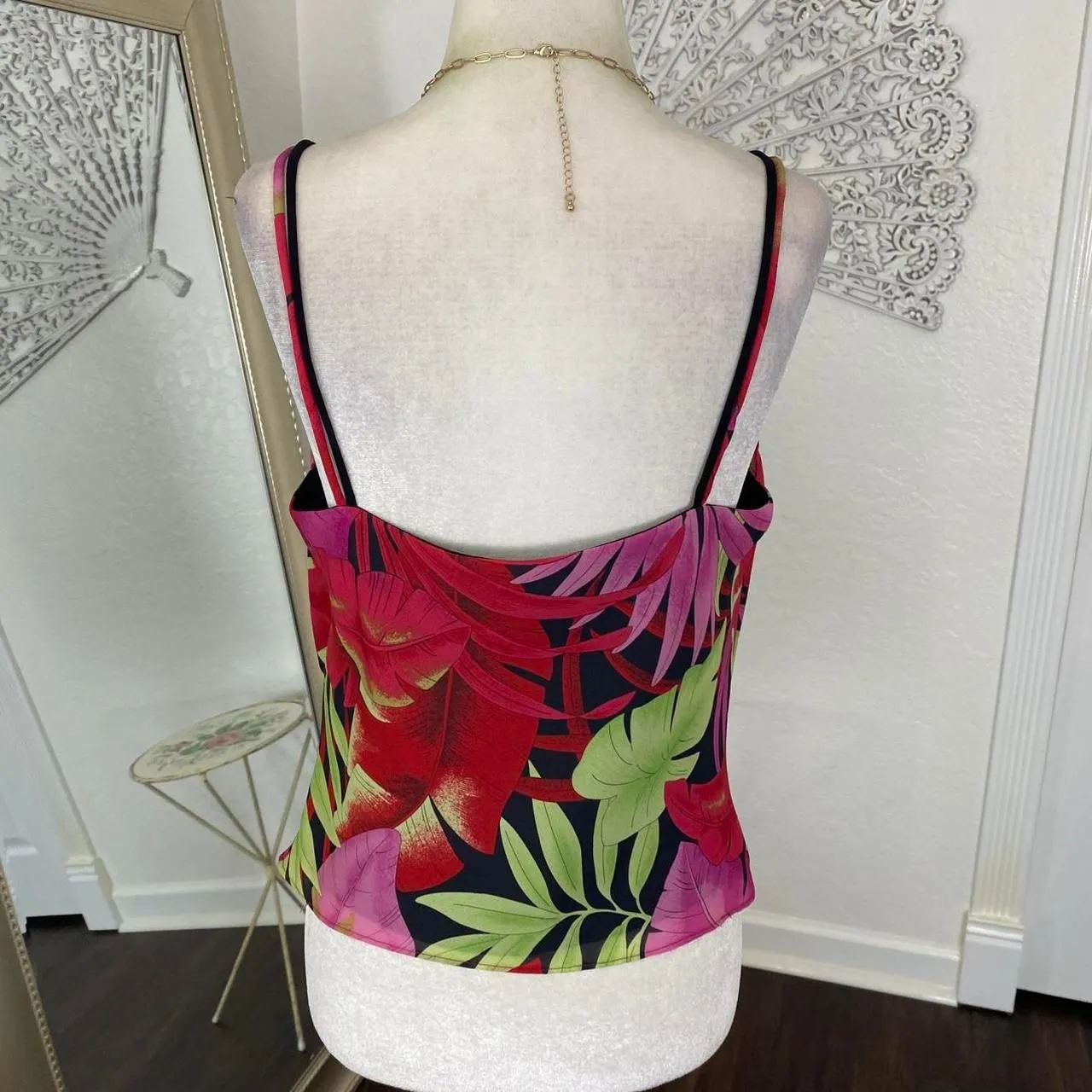 Early 2000’s Hawaiian Mesh Cowl Caché Hawaii Flower Floral Cami Camisole Top M - Image 5