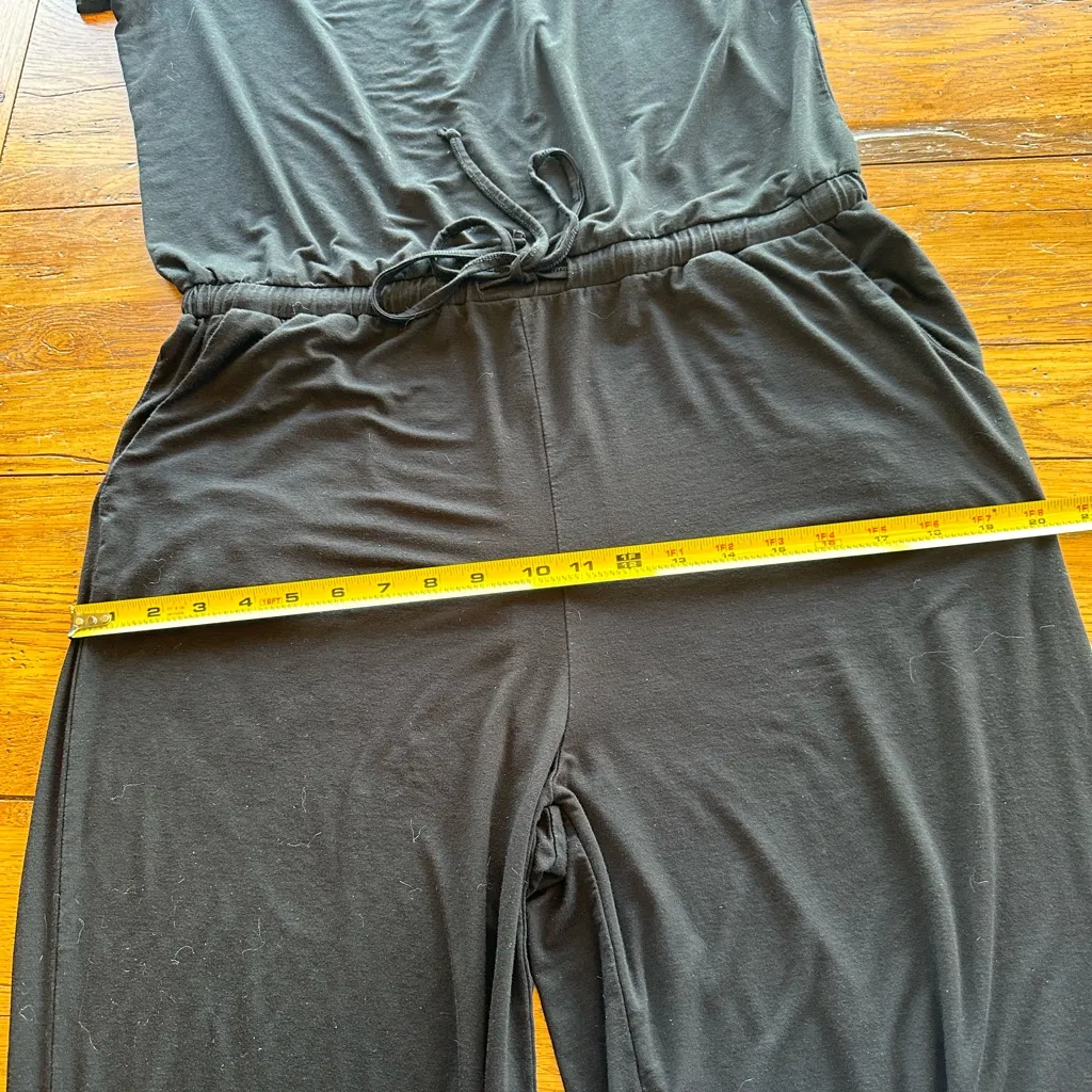 Black soft jumpsuit with pockets and keyhole back closure Size Large - Image 15
