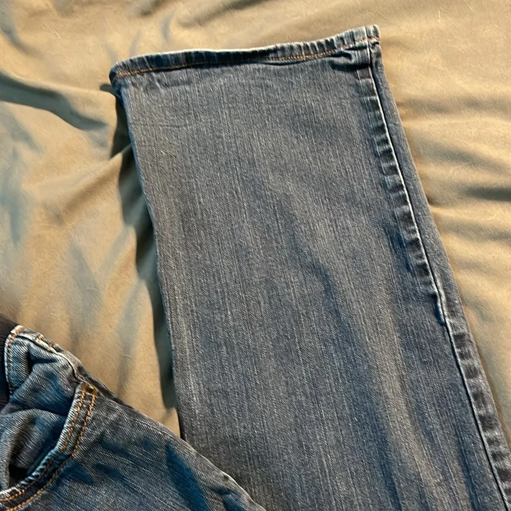 Liz Lange Size 4  Maternity jeans- good condition - Image 3