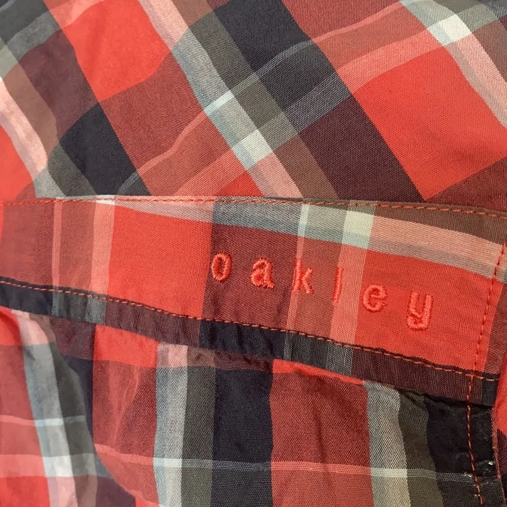 Oakley M long sleeve women’s casual button down - Image 5