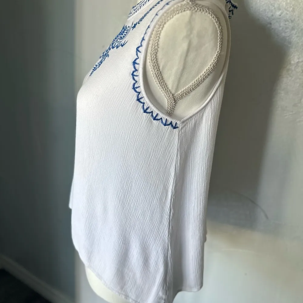 Embroidered White and Blue Women's Top Size L - Image 7