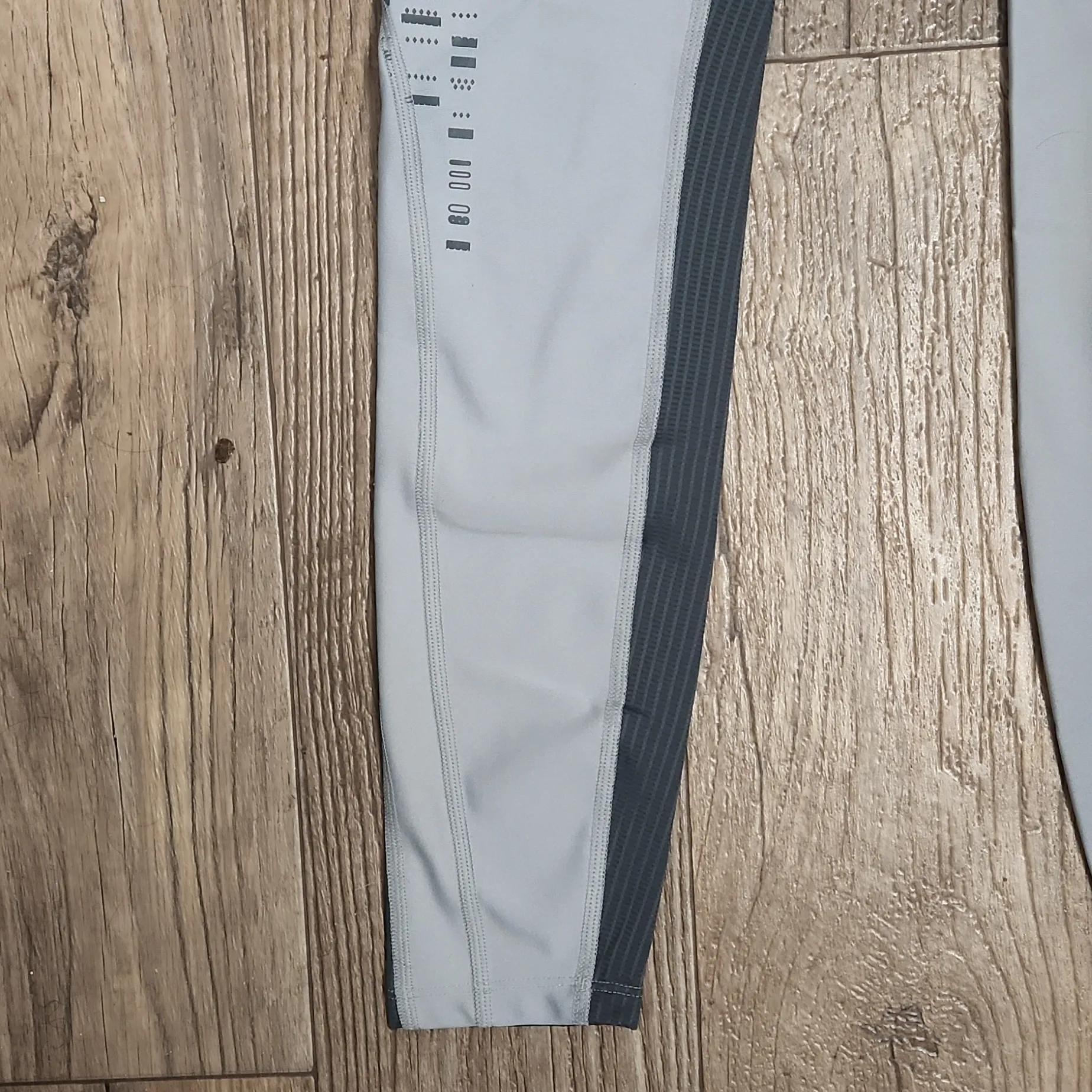 Two pair UA compression leggings - Image 6
