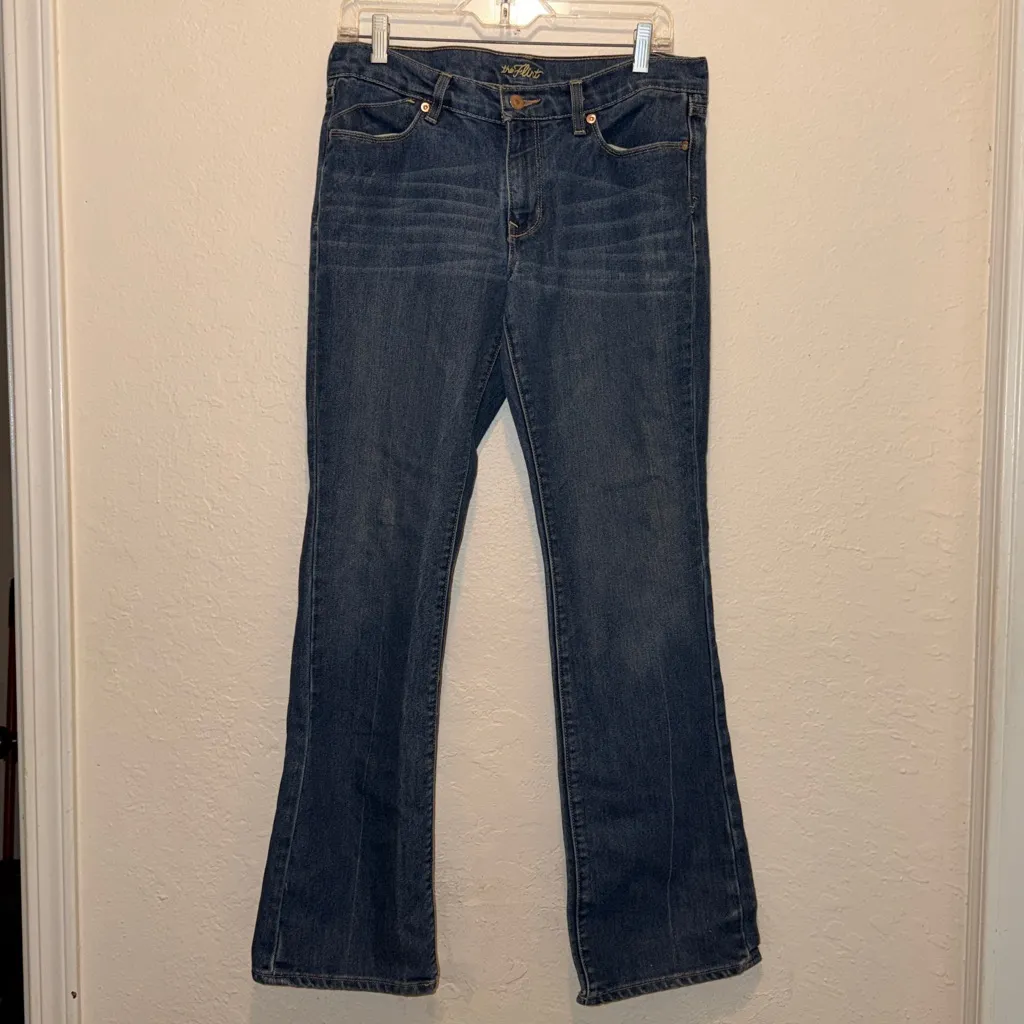 Old Navy Women's Light Blue Boot Cut Jeans Flirt - Image 2