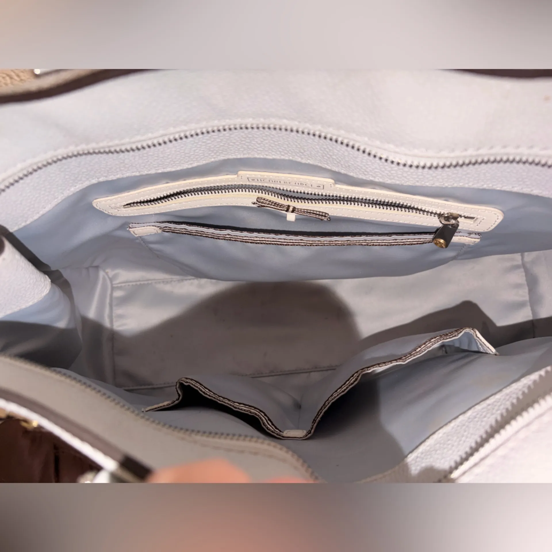 Henri Bendel “Carlyle” Purse 🤍 - Image 4