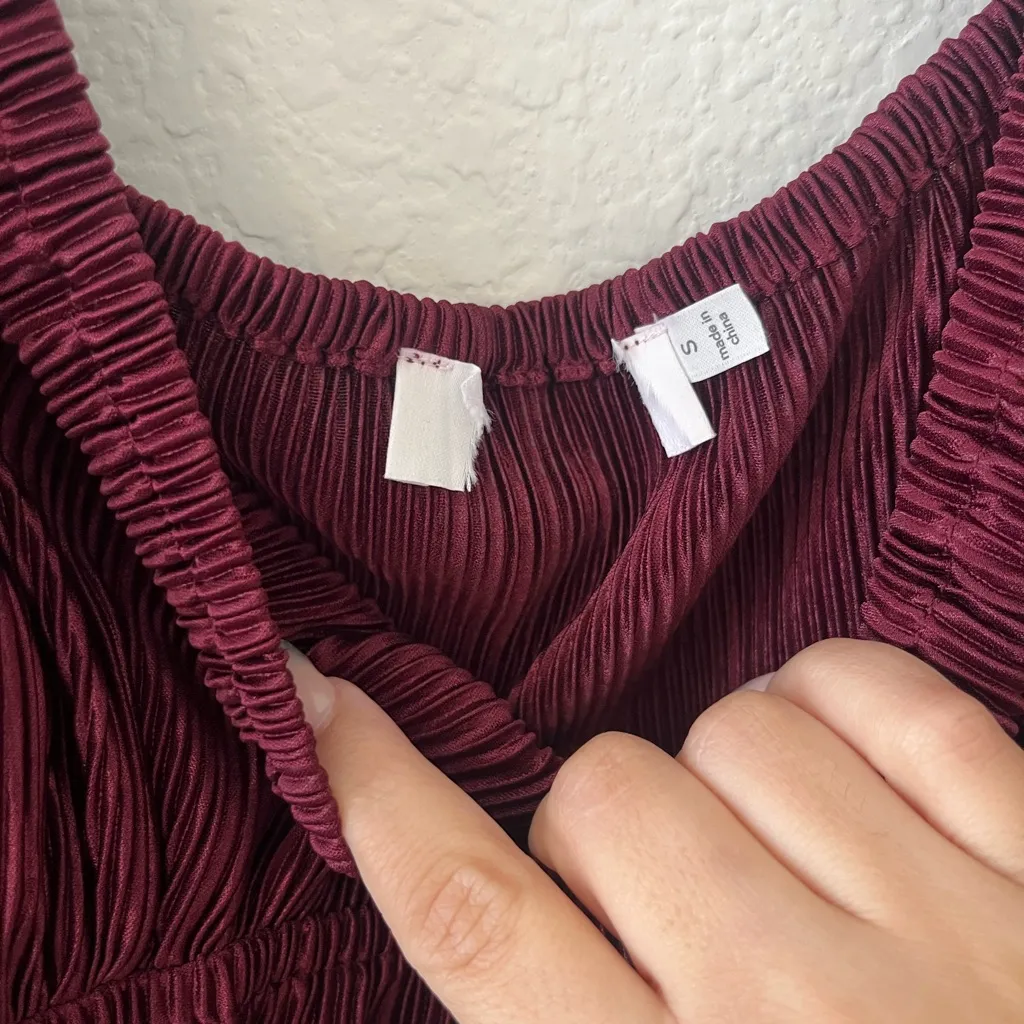 NEW ASTR The Label‎ Ziva Top Merlot  Pleated Balloon Sleeve Blouse Small - Image 7