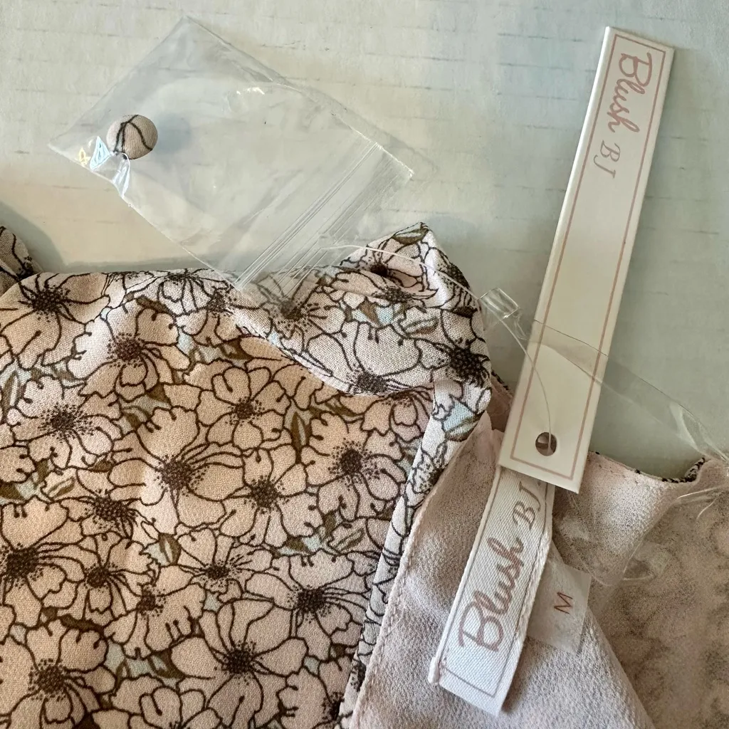 Blush‎ BJ Floral Cropped puffed short sleeve elastic waist NWT Med - Image 7