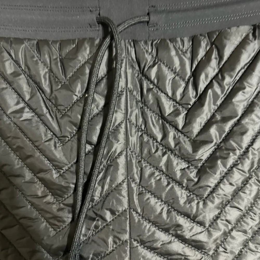 Athlete Women’s Apres Ski Shorts - Image 9