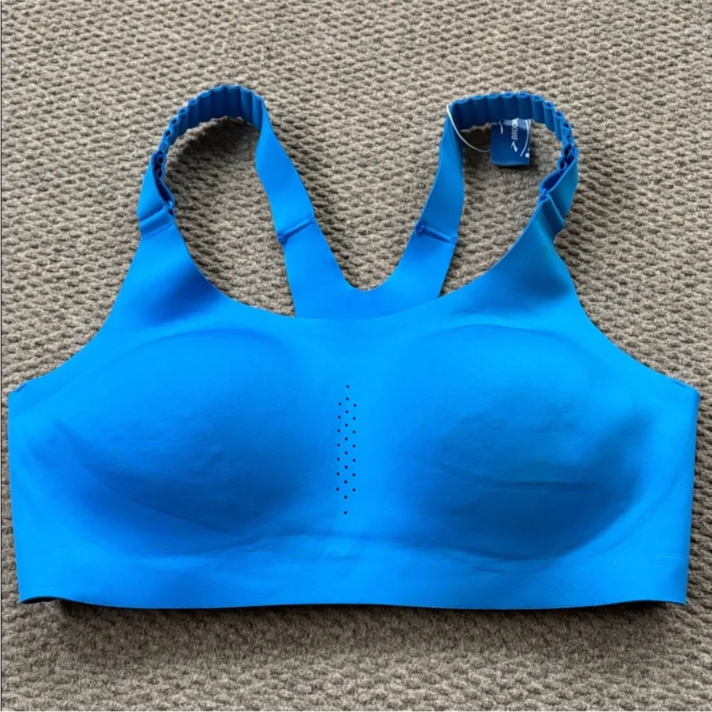 NWT Brooks Dare Racerback 2.0
Sports Bra Azure Blue Size 34C Retail $75.00 - Image 7