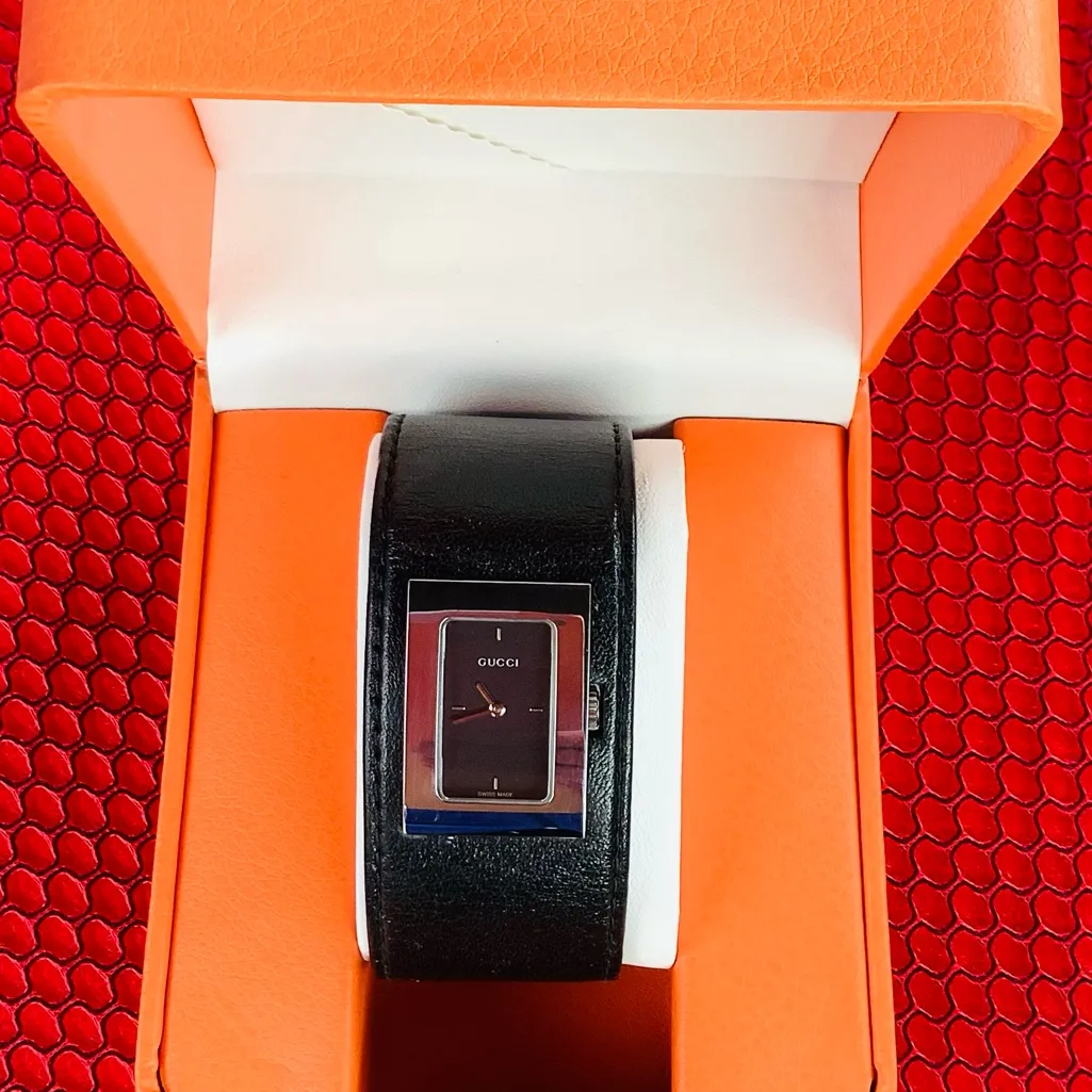 RARE- GUCCI leather bangle watch 🔥🔥🔥 - Image 7