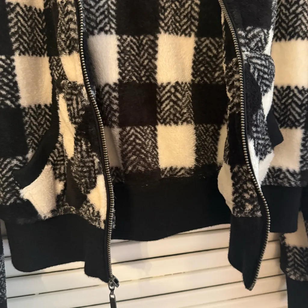 BB Dakota B&W Buffalo Plaid Cropped Fleece Zip-Up Hoodie Cabincore Jacket Size L - Image 6