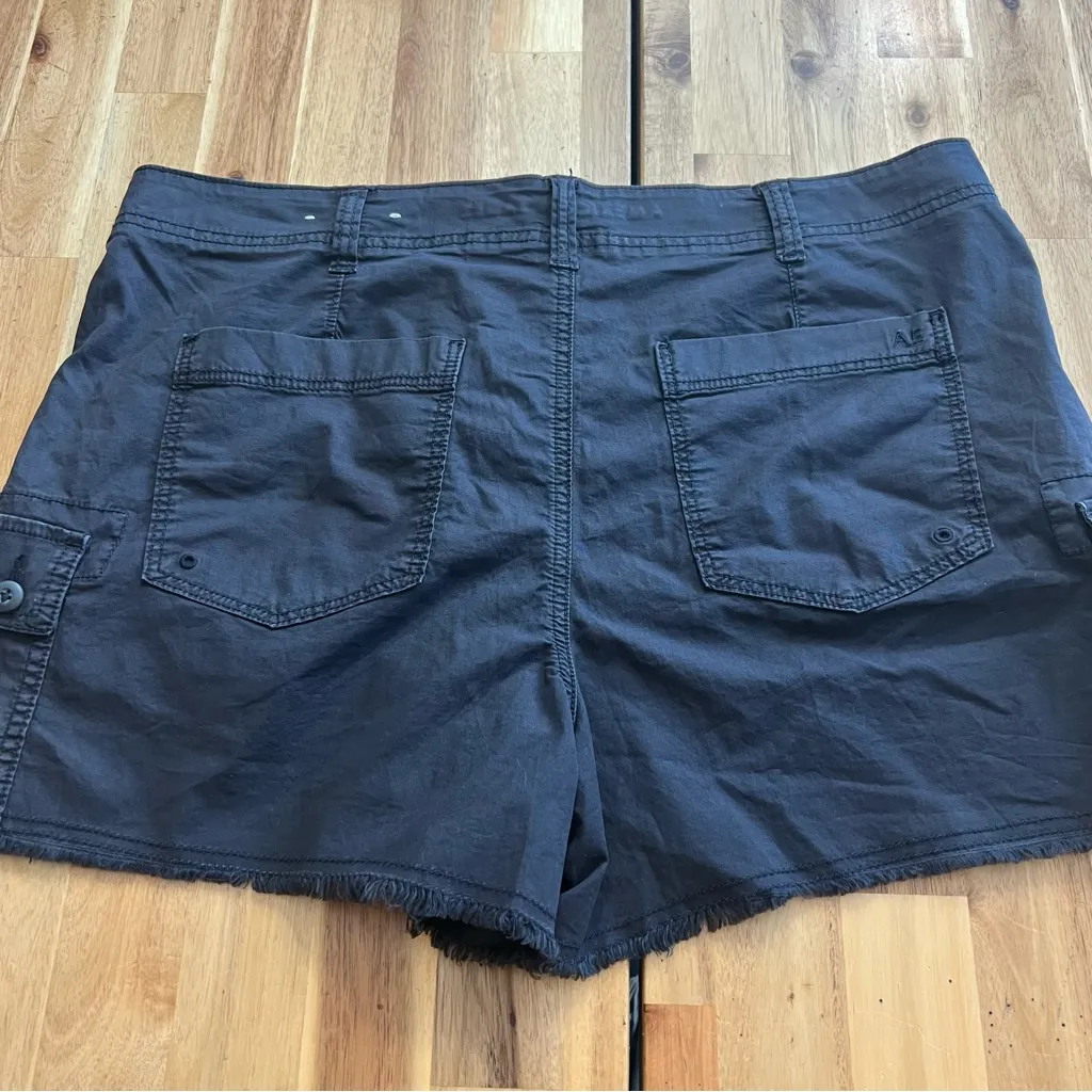 American Eagle Black Cargo Boyfriend Shorts Women’s Size 14 NWT - Image 4