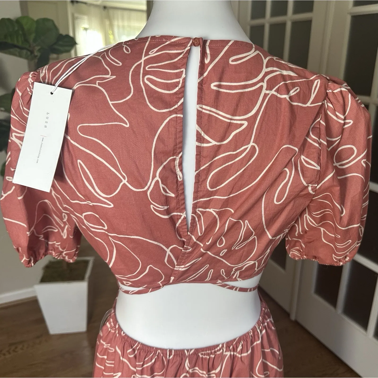 Lush Caramel Abstract Puff Sleeve Cutout Midi Dress Size M NWT 100% Cotton - Image 9