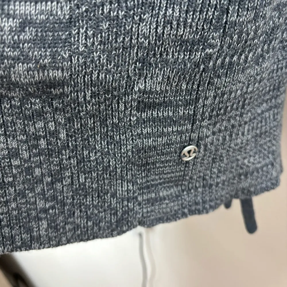 Lululemon Peace of Mind Gray Hooded Cardigan Wrap
Sweater size 6 - Image 4