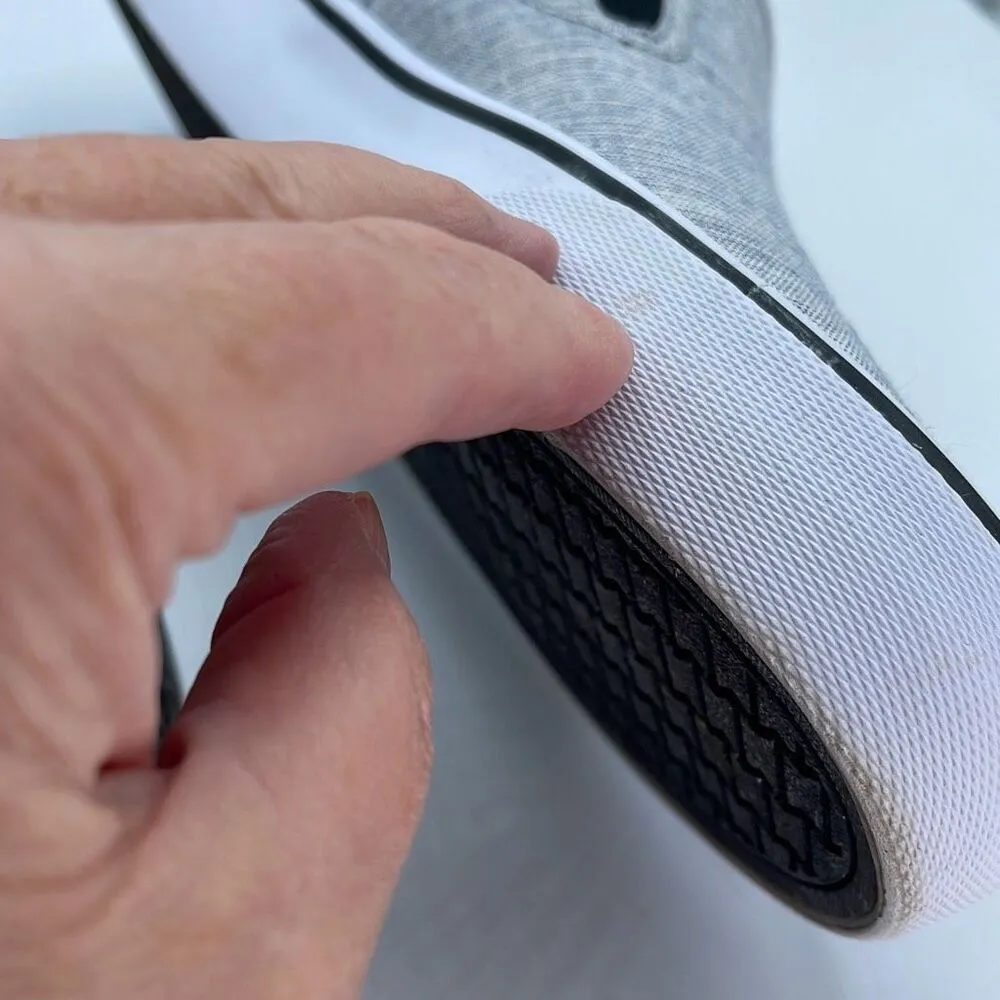 Lugz size 8.5 woman’s clipper classic slip on Silver - Image 4