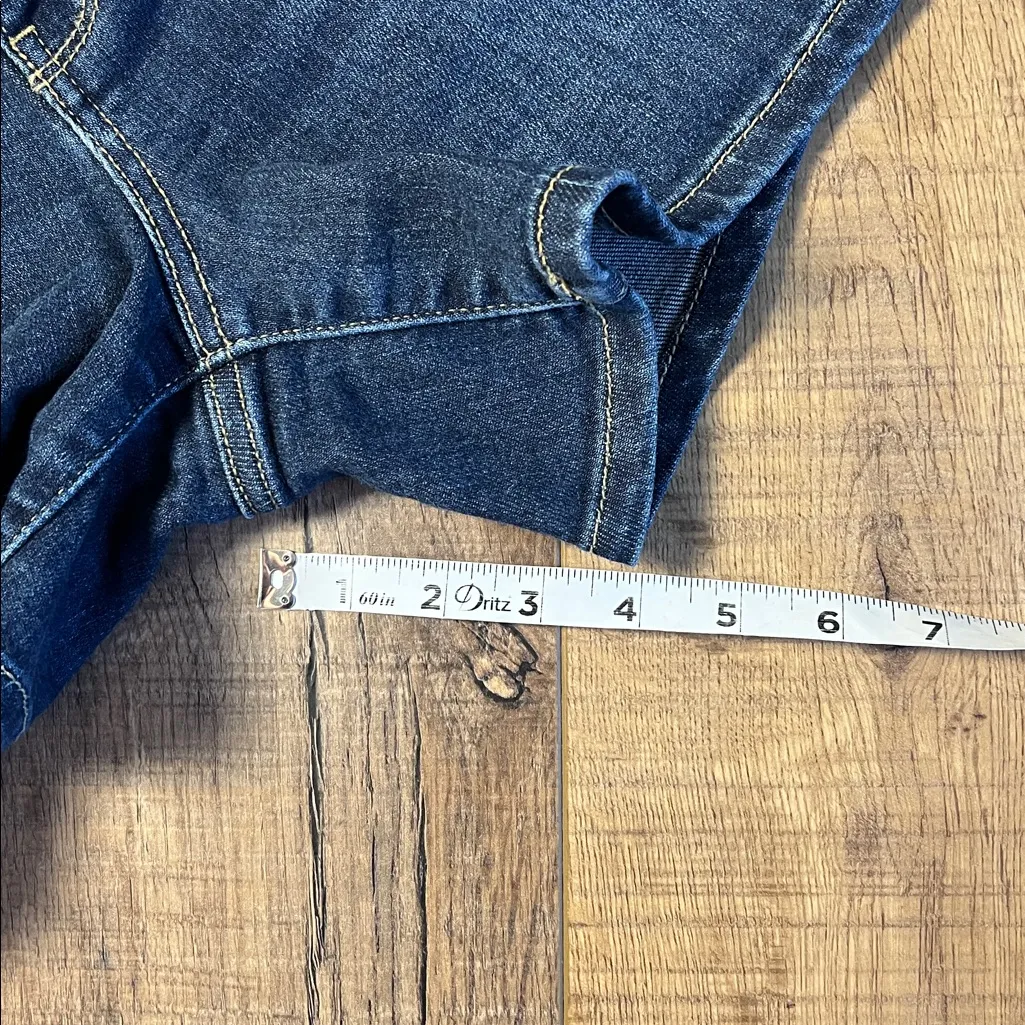 Judy Blue Women's Mid Rise Jean Shorts Size Medium - Image 9