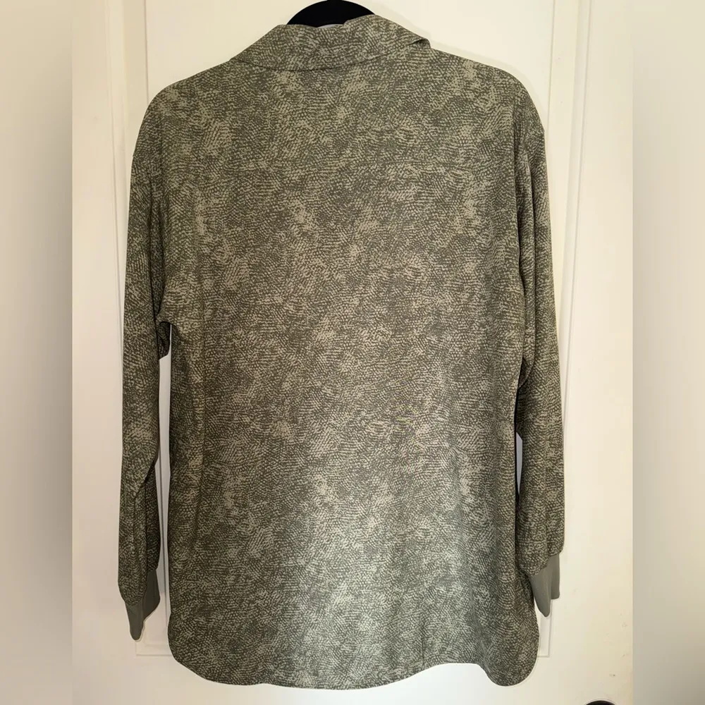 Zuma Printed Top V-neck Long Sleeve Tunic in Viper  Shadow Olive Size S - Image 5