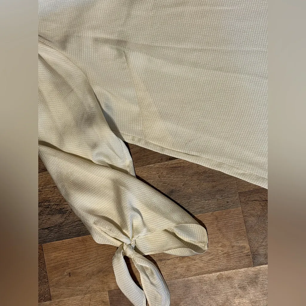 Michael Kors Cream Blouse long sleeve bows on end size 3X - Image 3