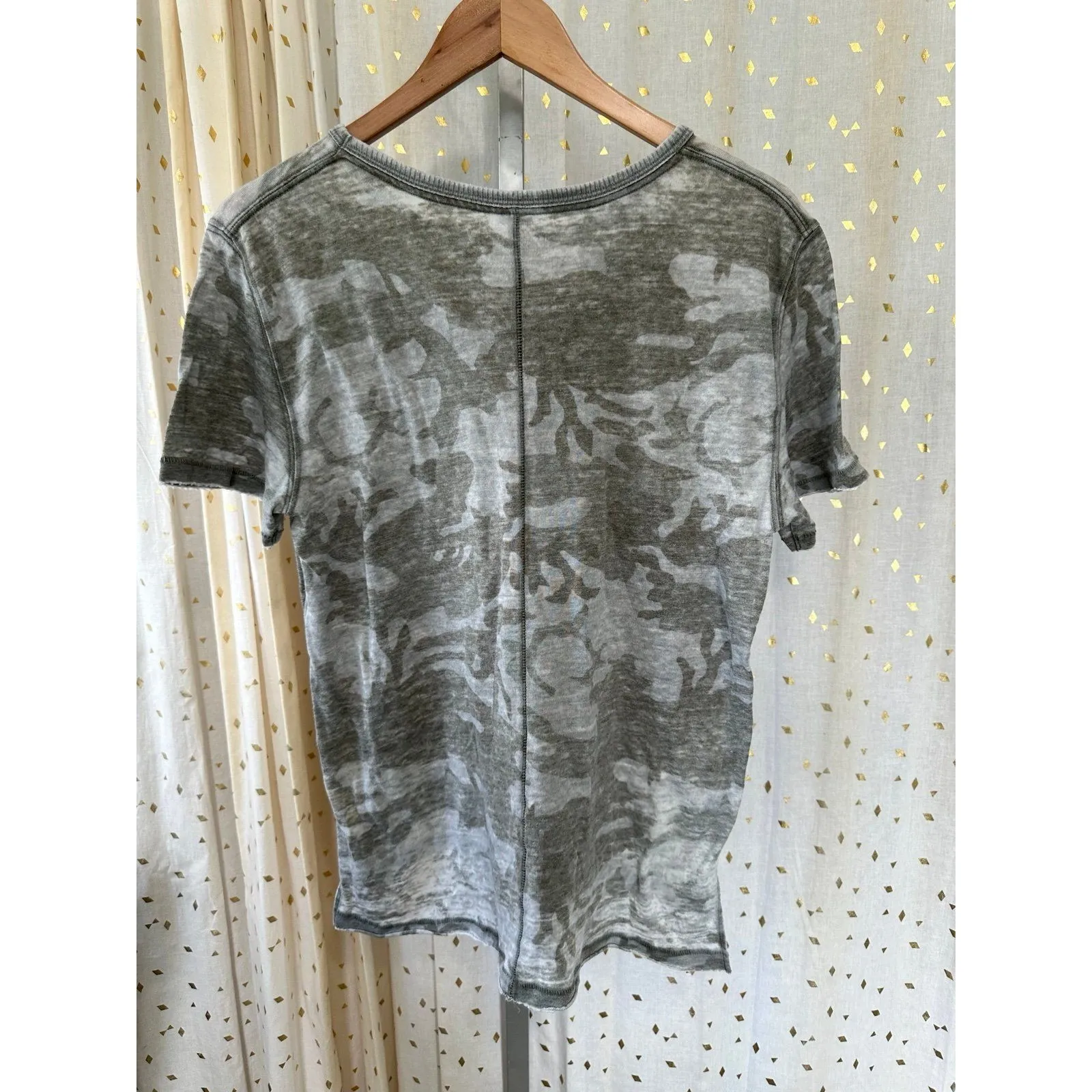 We The Free People Semi Sheer Army Camouflage Distressed Hi Lo Tee T-Shirt XS - Image 5