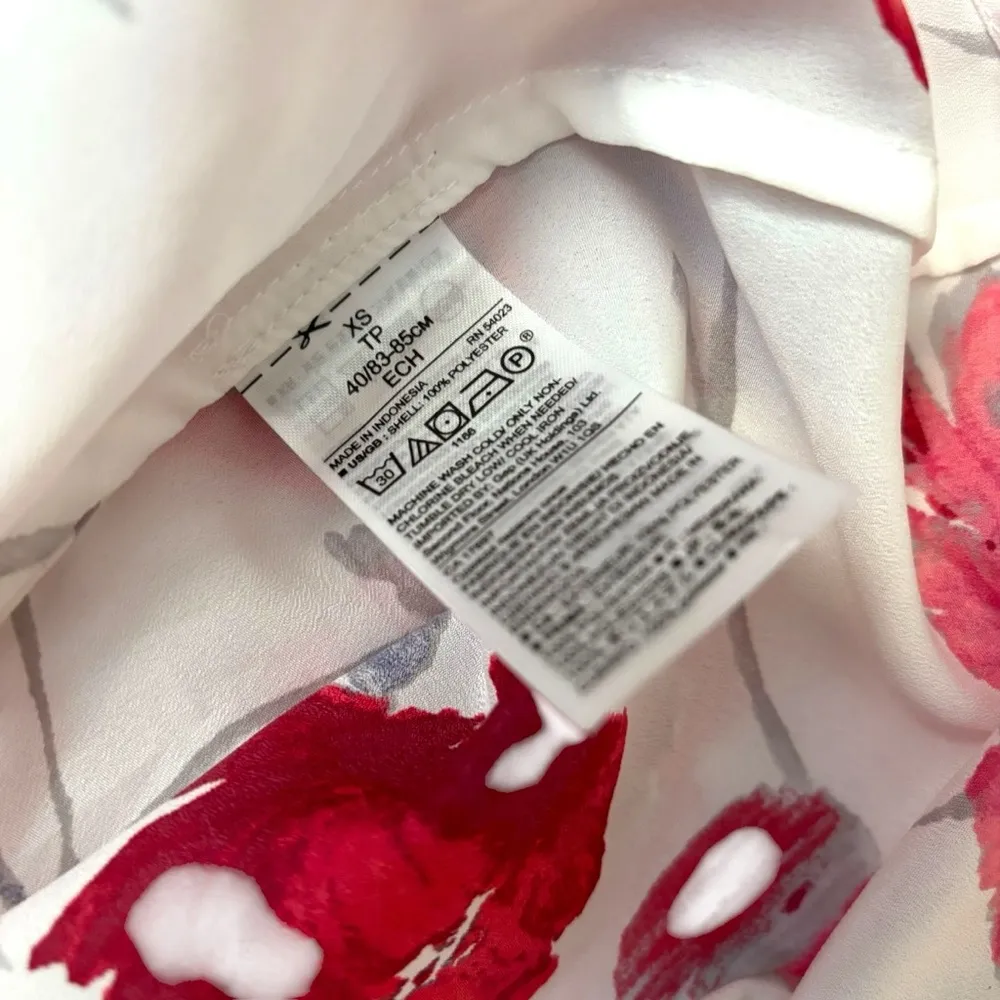 Banana republic xs white bell sleeve 3/4 floral print top - Image 4