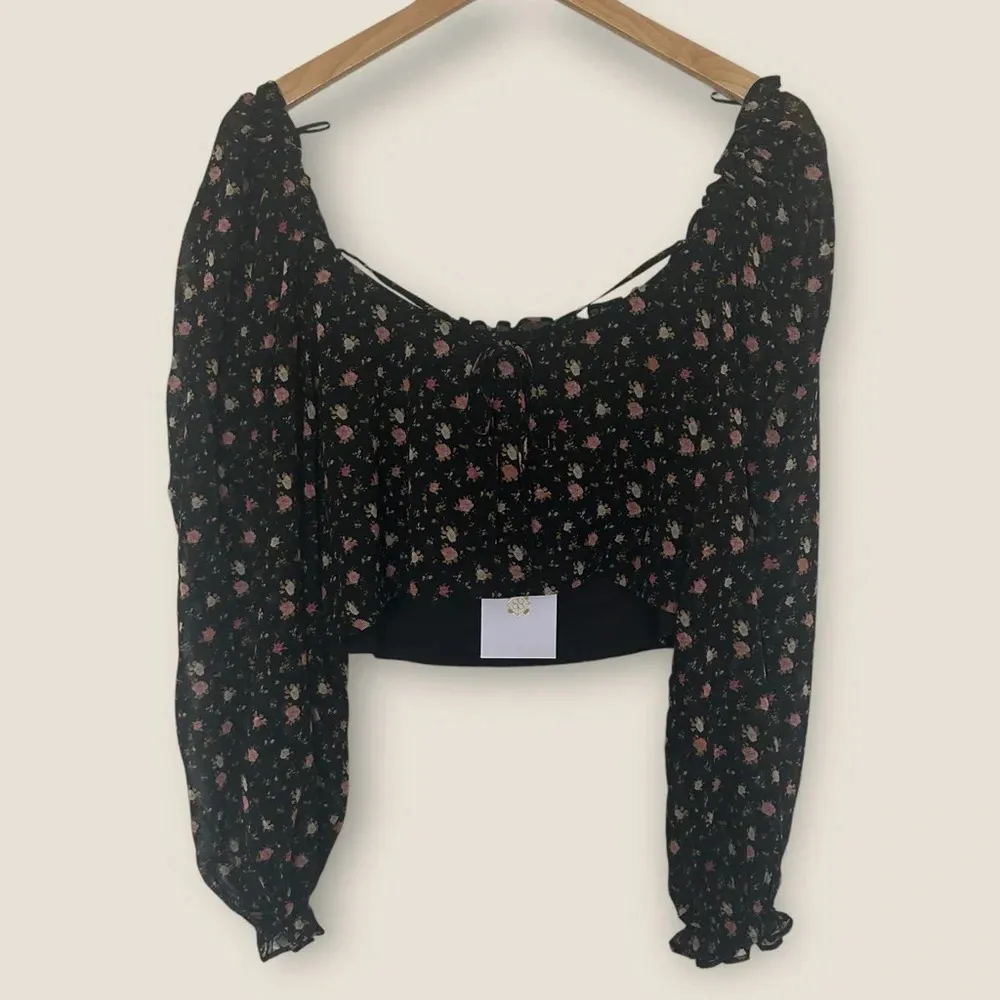 WAYF | NWT Ditsy Long Sleeve Crop Top | Size M | Black Floral - Image 9