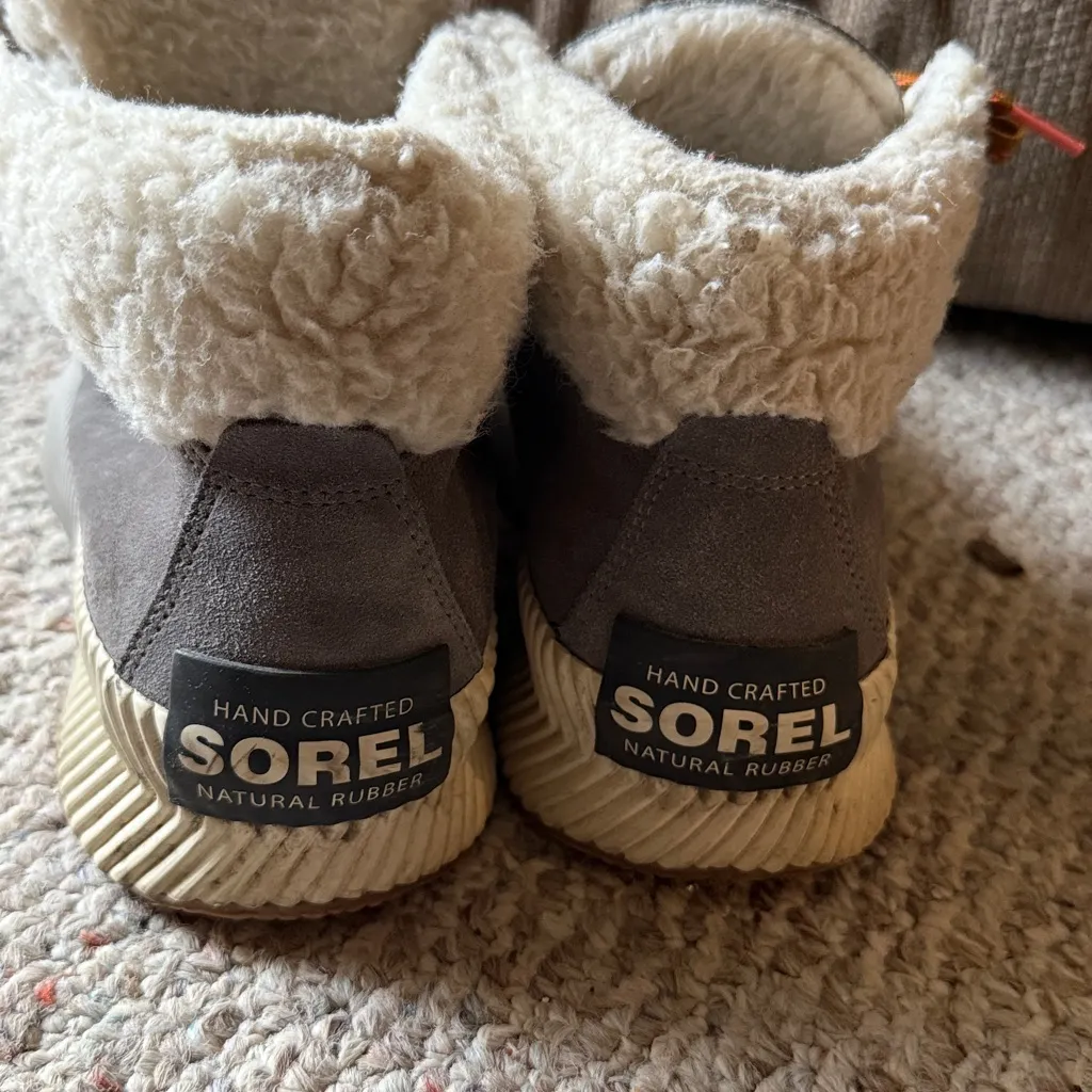 Sorel Out N About III Conquest Waterproof Boots With Faux Shearing Cuff- Size 10 - Image 3