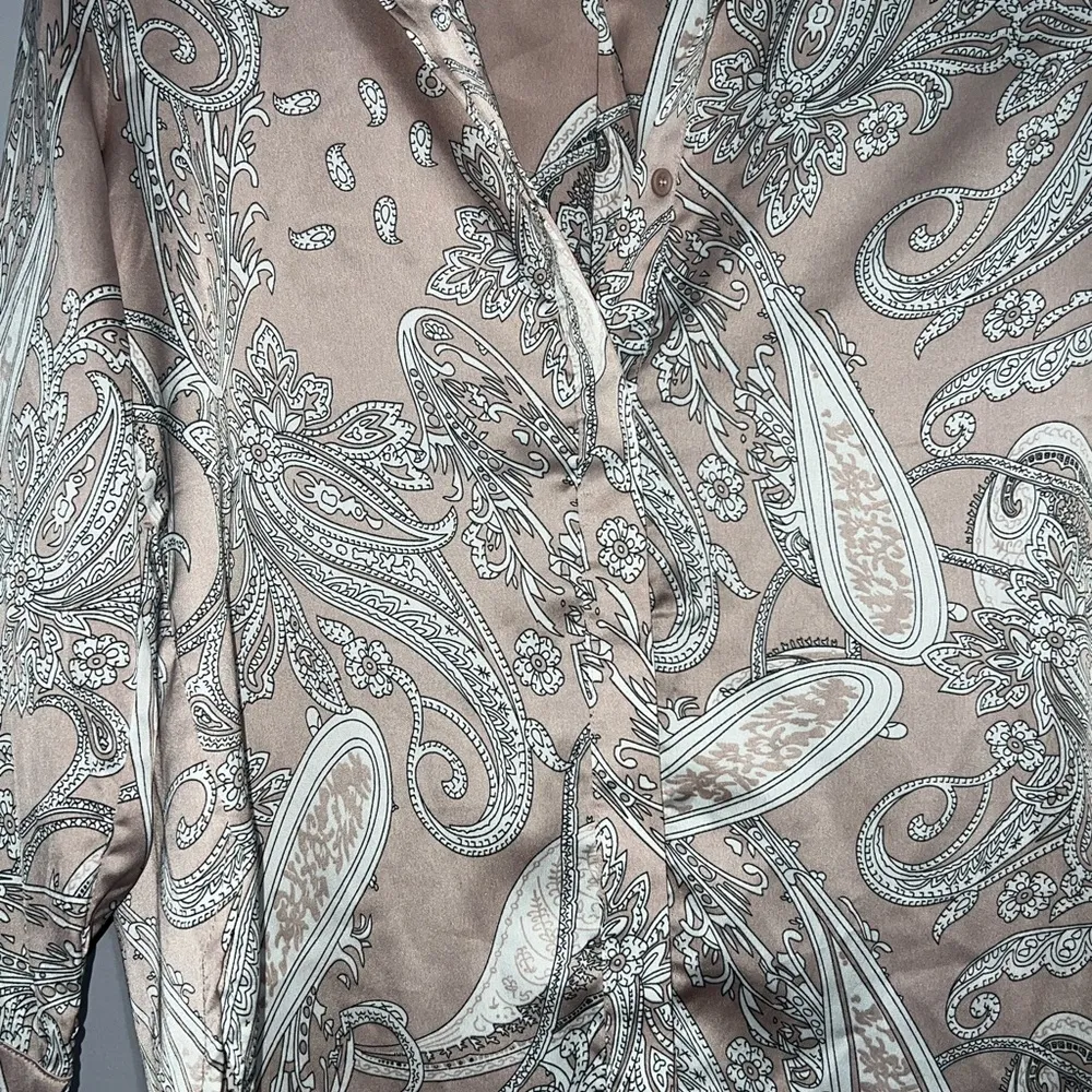 ACOA XS Print Blouse - Image 2