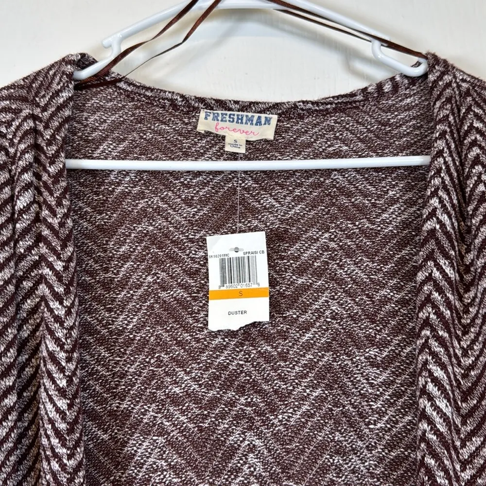Freshman Forever Chevron Pattern Maroon Open Cardigan Size Small NWT #1238 Red - Image 3