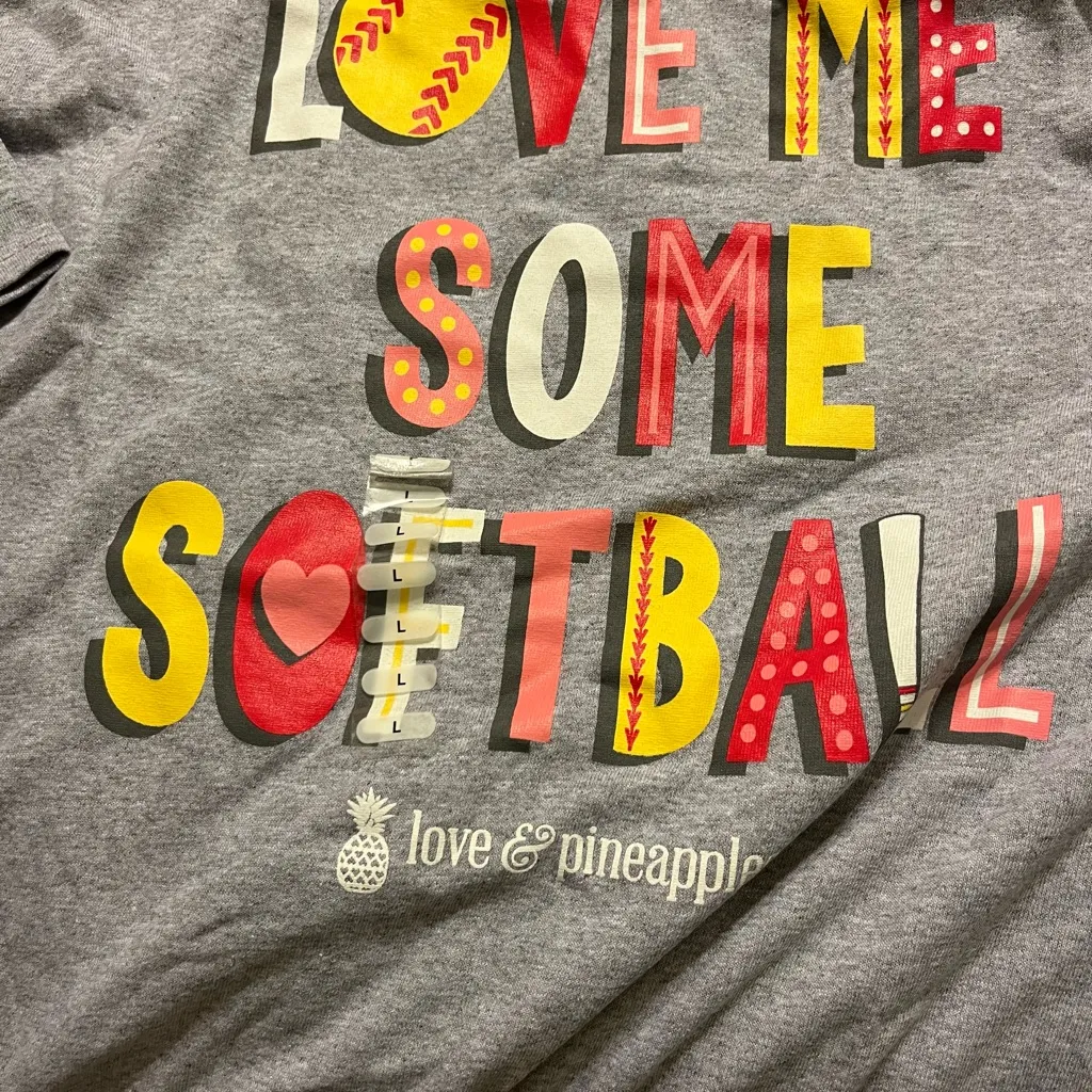 Womens Gray Love & Pineapple Softball Graphic Tee Size L - Image 2