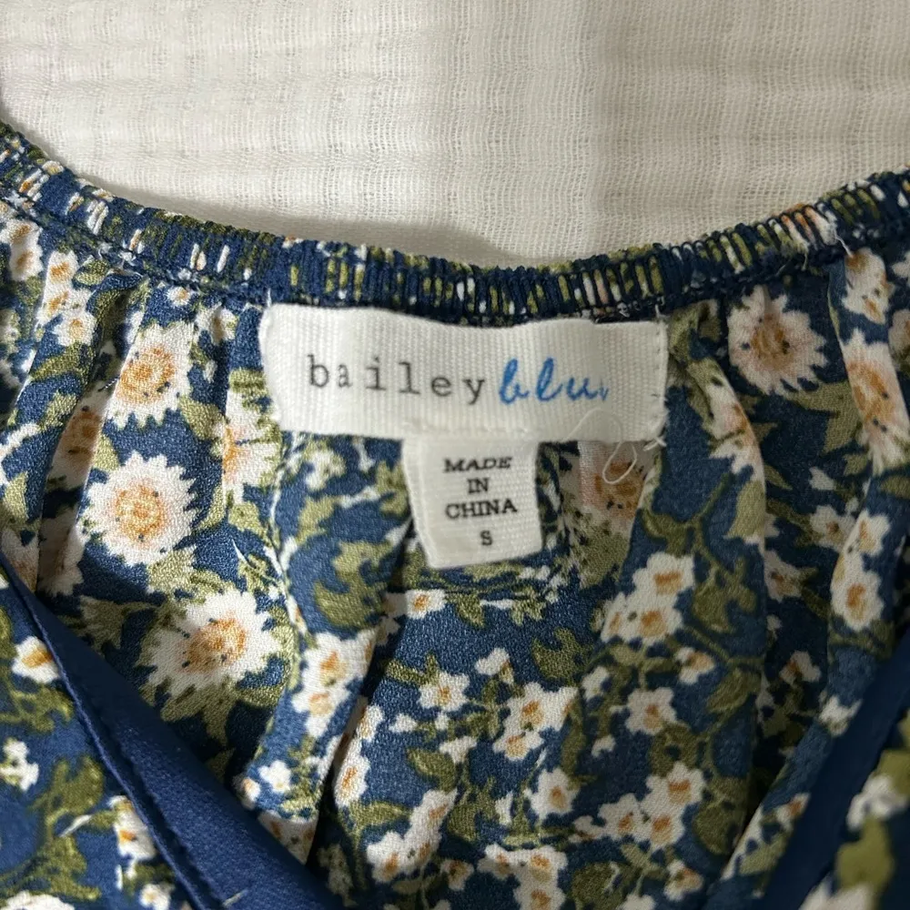 Floral Women’s Dress in Blue and Cream - Image 3