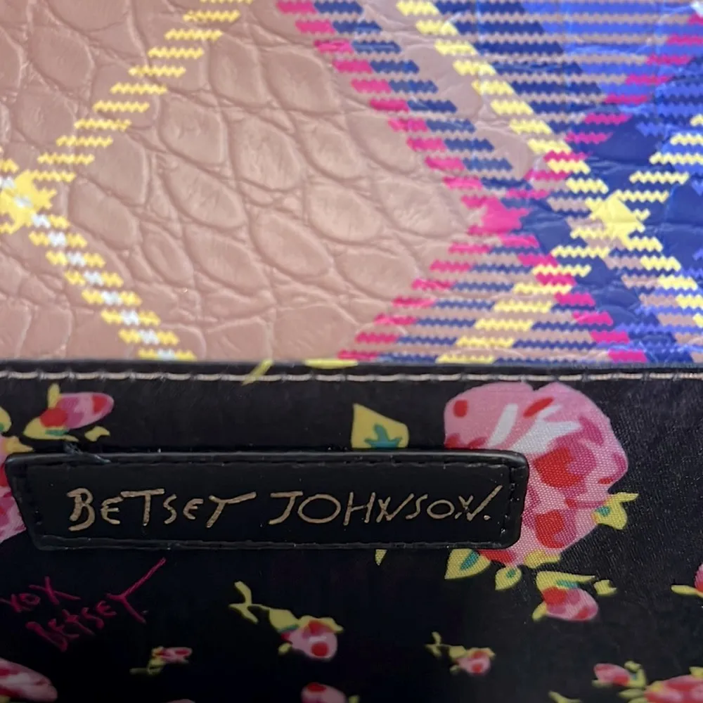 Betsy Johnson crossbody wallet pastel plaid w/ adjustable strap & front Bow NWT - Image 13