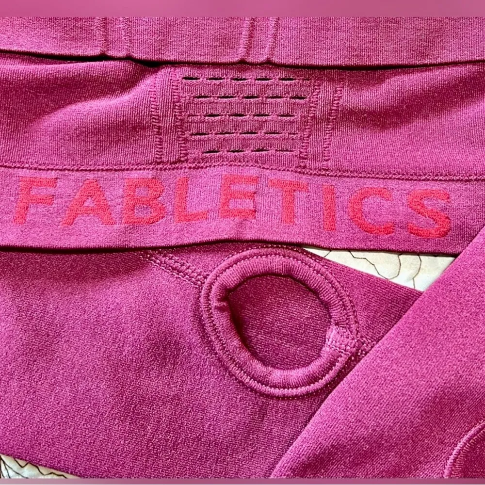 FABLETICS Arta Seamless Long Sleeve Vented  Mesh Running  Shirt~Burgundy Sz S💛 - Image 9