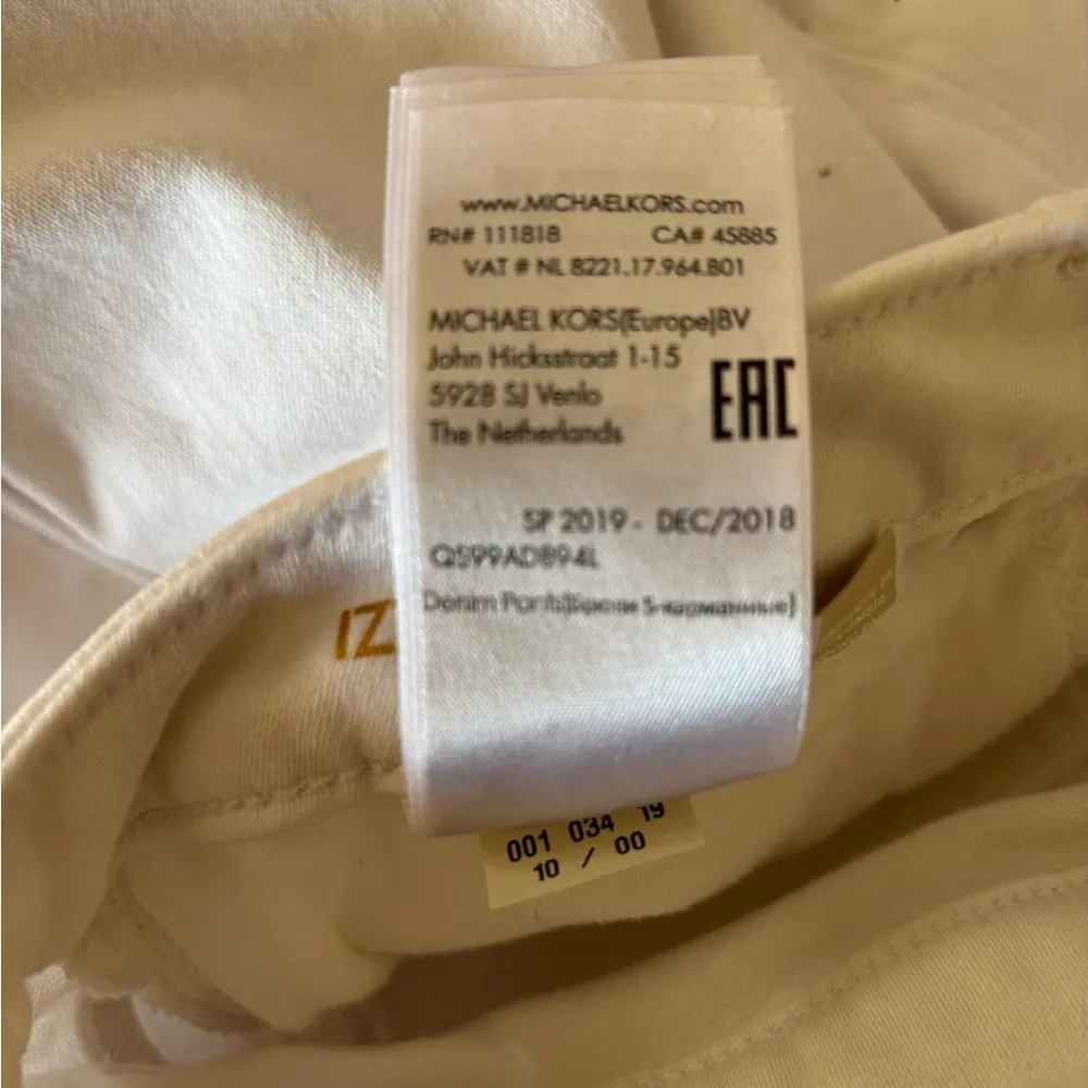 Michael Kors women’s white skinny jeans with gold buttons size 10 - Image 5