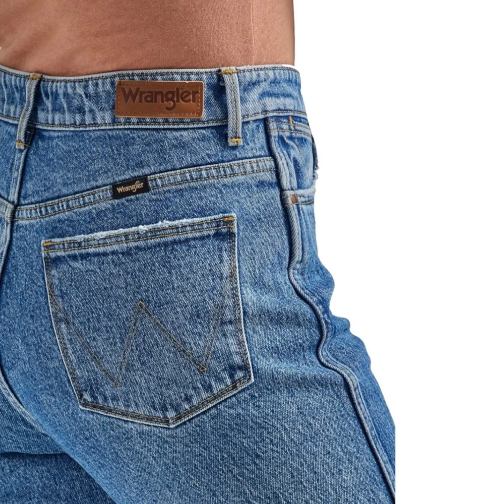 NWOT Wrangler High Rise Vintage Taper Mom Jeans Sz 14 Distressed Medium Wash - Image 2