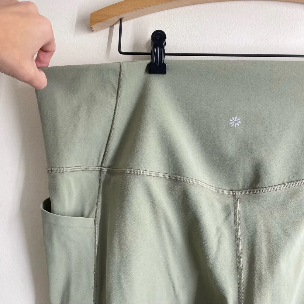 Athleta Salutation Stash Pocket II Capri Pant Eucalyptus Green size 3X - Image 5