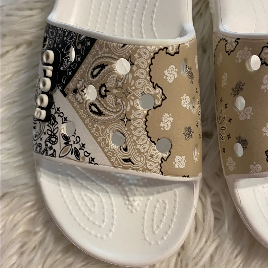 CROCS Women's Bandana Print Slide Sandals - Cream and Brown size M5 and W7 - Image 3