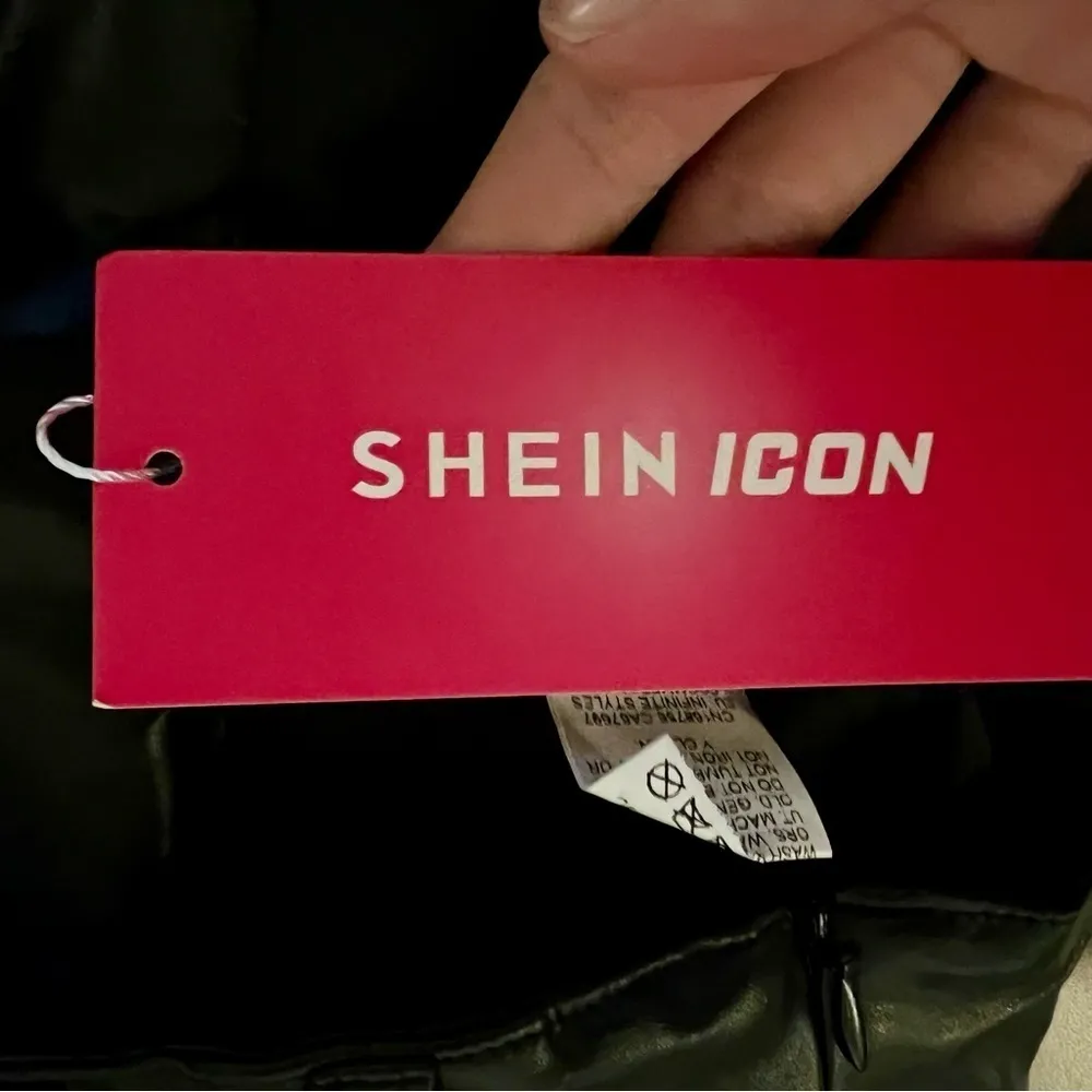 BNWT SHEIN X Antonella SHEIN ICON Solid PU Leather Pleated Skirt - Image 4