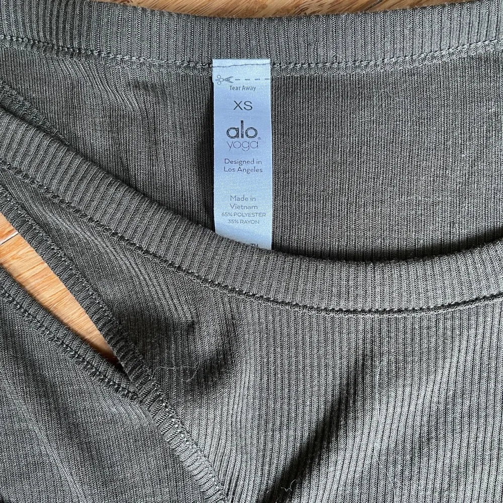 Alo Yoga ribbed long sleeve - Image 3