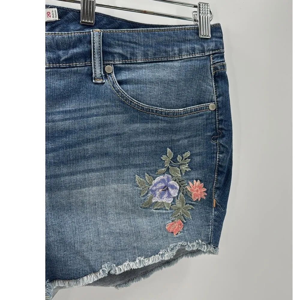Torrid Cut Off Jean booty stretch Shorts Embroidered Flowers size 20 fair - Image 4