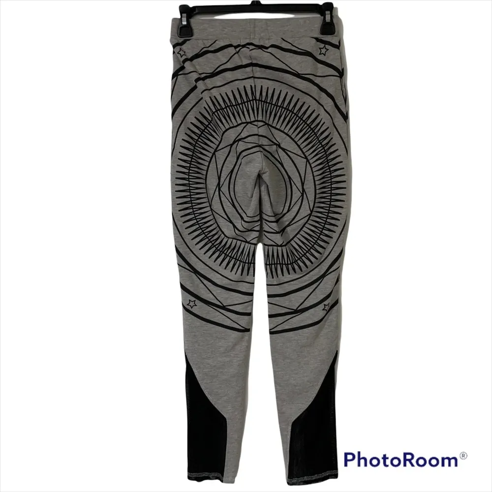 La Belle Roc joggers size medium Gray - Image 2