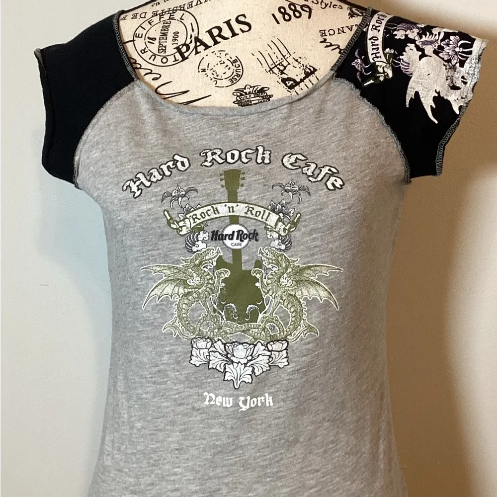 🎶 Hard Rock Cafe NEW YORK CITY Ladies Capped Sleeve Tee size MED 🎶 - Image 2
