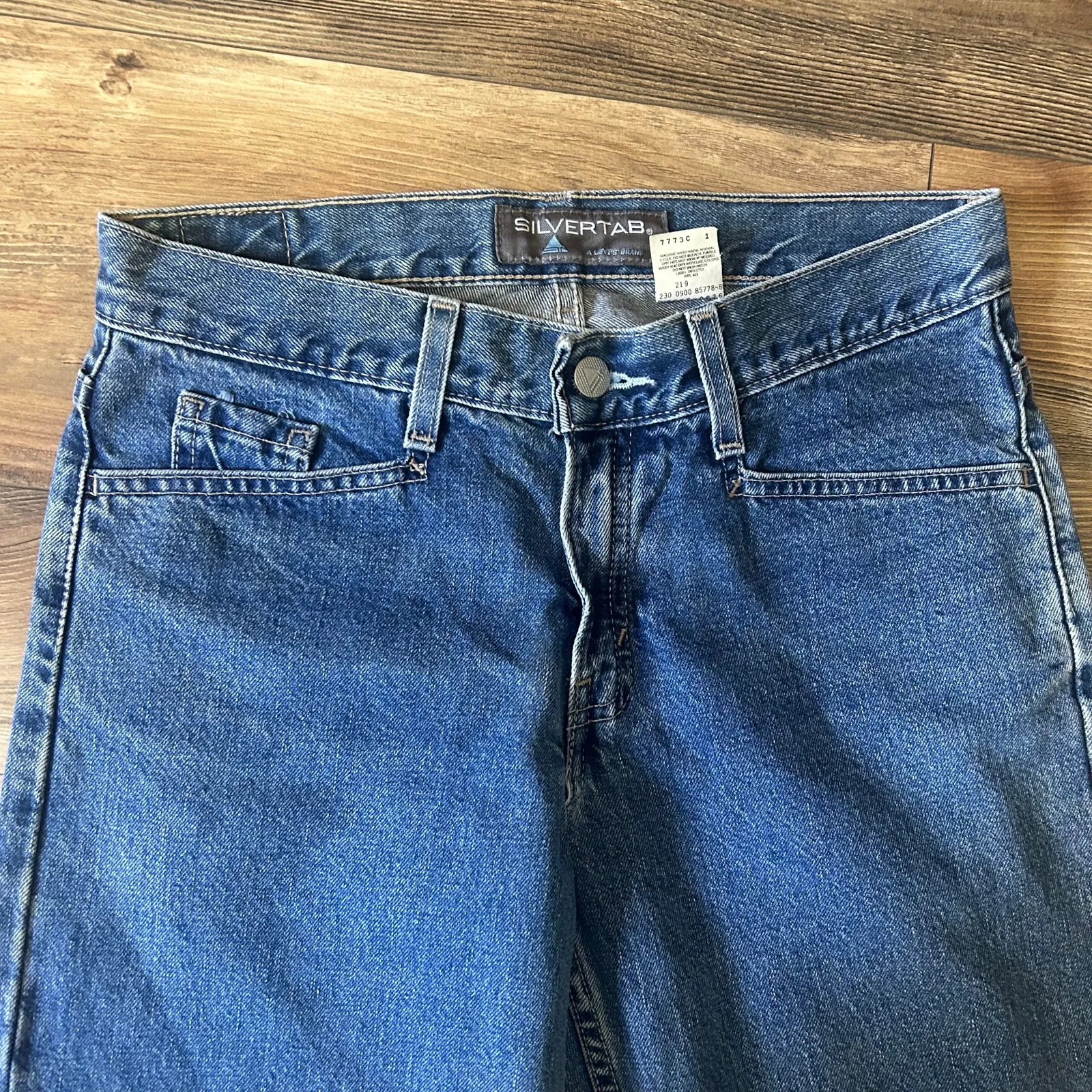 Vintage Silvertab Levis Jeans Womens 5 Short Y2K 1990s Loose Denim Jeans Cotton - Image 4